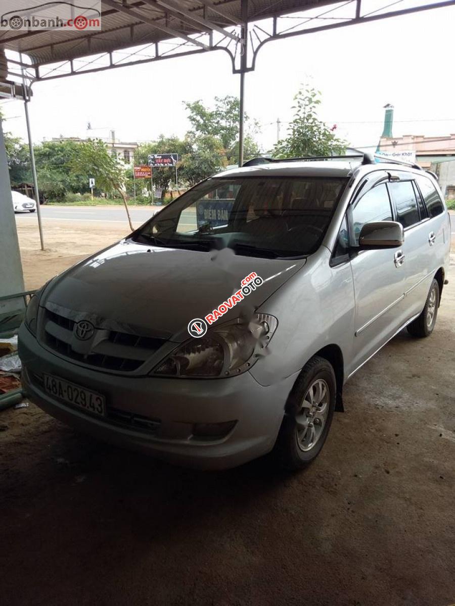 Bán gấp Toyota Innova J 2006, màu bạc chính chủ, 240 triệu -1