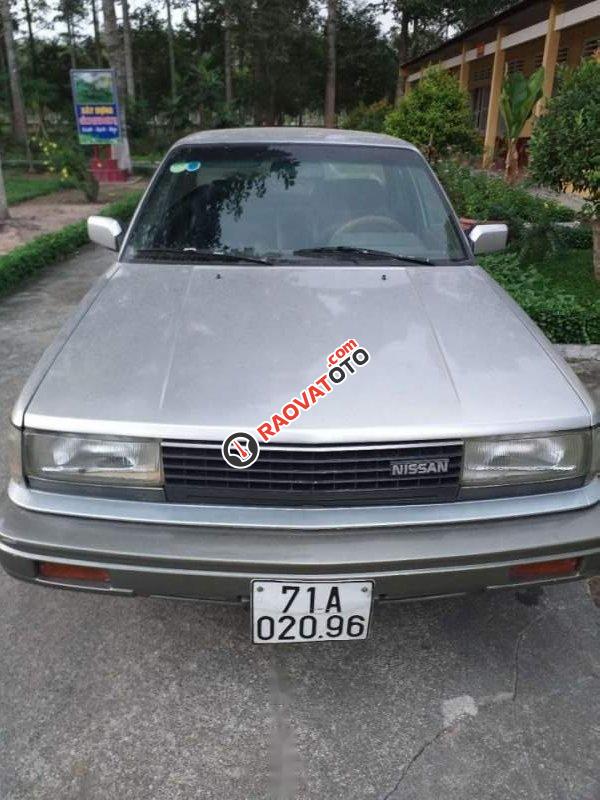 Cần bán xe Nissan Gloria sản xuất năm 1998, màu bạc, nhập khẩu, giá 50tr-1