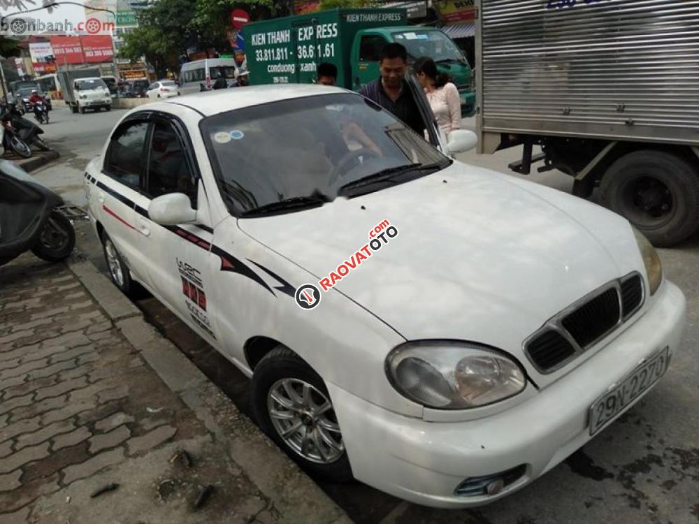 Bán Daewoo Lanos màu trắng, xe 5 chỗ, đời 2001-1