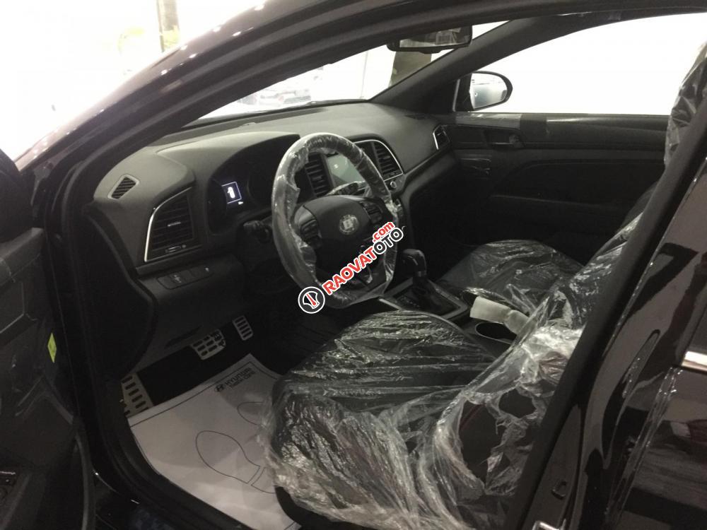 Bán Hyundai Elantra 1.6 Turbo đen 2019 xe giao ngay, giá khuyến mãi sập sàn, hỗ trợ vay trả góp - LH: 0977 139 312-3