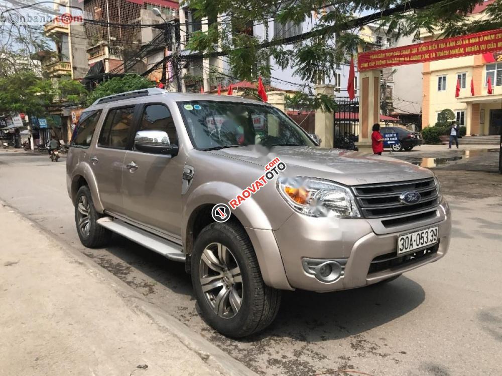 Gia đình tôi cần bán chiếc xe Ford Everet số sàn, máy dầu, sản xuất cuối năm 2013, màu vàng cát-8