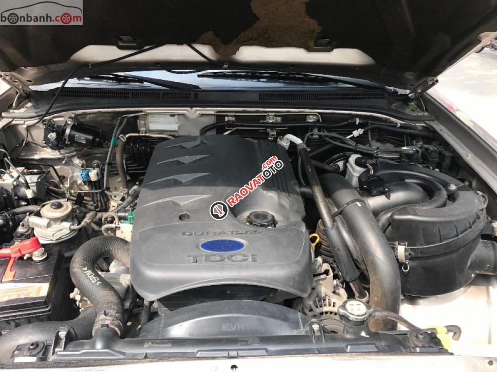 Gia đình tôi cần bán chiếc xe Ford Everet số sàn, máy dầu, sản xuất cuối năm 2013, màu vàng cát-1