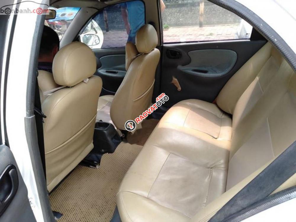 Bán Daewoo Lanos màu trắng, xe 5 chỗ, đời 2001-2