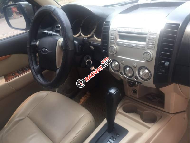 Bán xe Ford Everest 2011 màu đen, biển Hà Nội,
tên tư nhân mua từ mới, máy dầu-2