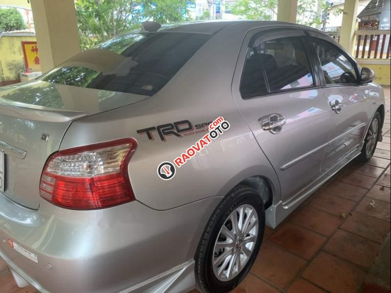 Cần bán Toyota Vios G năm 2011, màu bạc số tự động, giá tốt-2