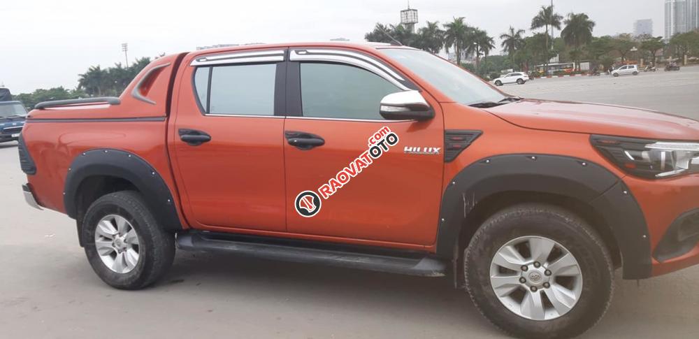 Bán Toyota Hilux 2.8G AT máy dầu, màu cam, nhập khẩu nguyên chiếc-2