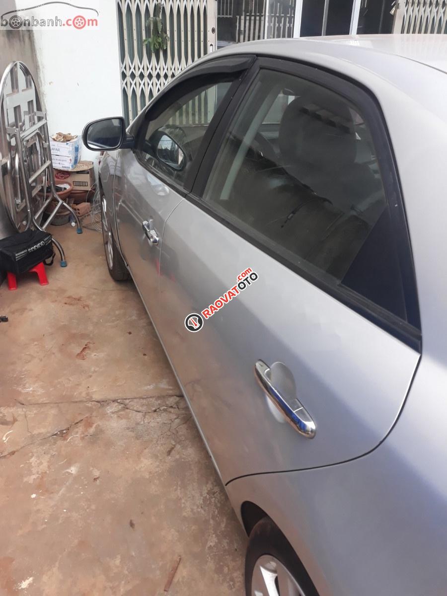 Cần bán xe Kia Forte MT đời 2011, màu bạc-0