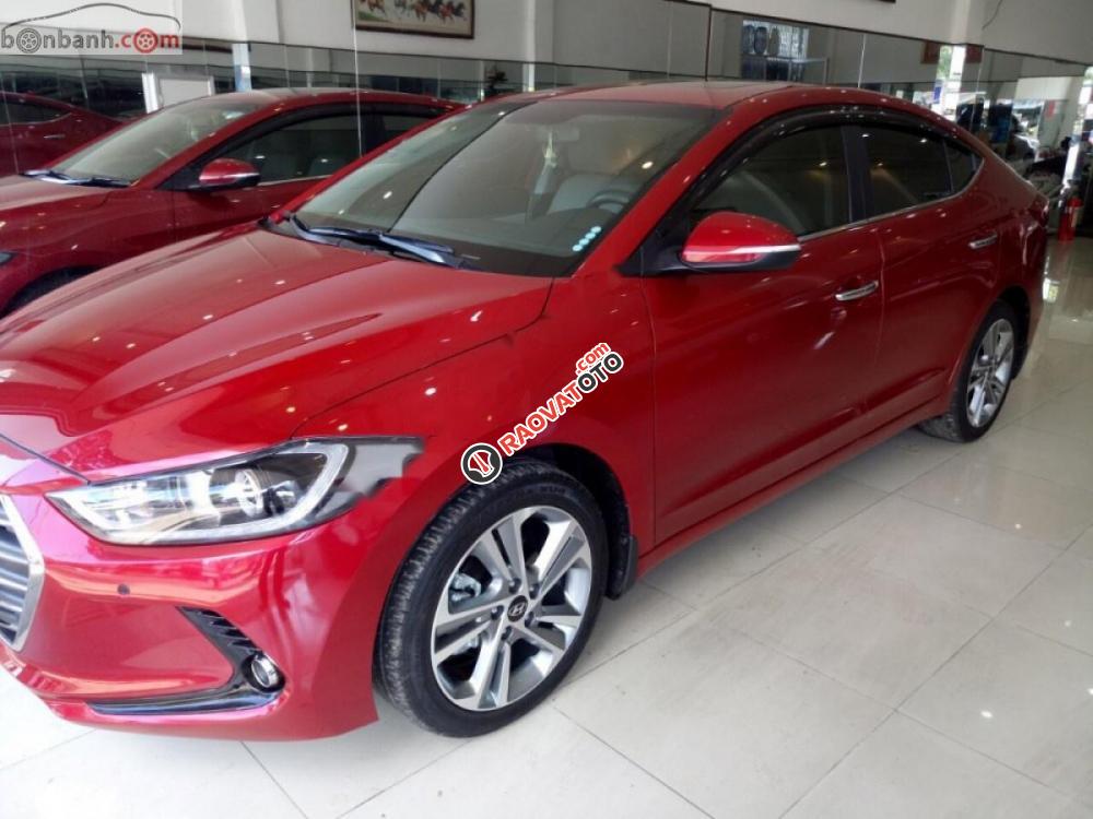 Cần bán Hyundai Elantra 2.0 AT năm sản xuất 2017, màu đỏ như mới giá cạnh tranh-6
