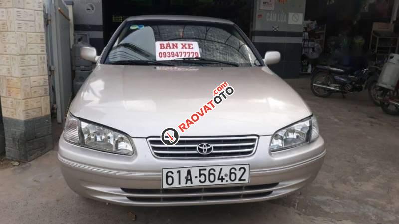 Bán Toyota Camry GLi năm 2001, màu vàng cát, 2 ghế điện-0