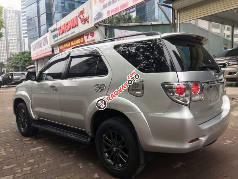 Bán ô tô Toyota Fortuner V 4x2AT sản xuất 2015, màu bạc như mới giá cạnh tranh-2