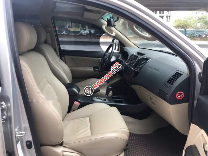 Bán ô tô Toyota Fortuner V 4x2AT sản xuất 2015, màu bạc như mới giá cạnh tranh-4