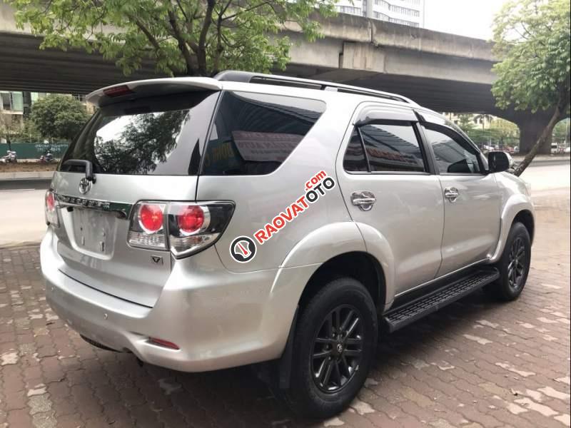 Bán ô tô Toyota Fortuner V 4x2AT sản xuất 2015, màu bạc như mới giá cạnh tranh-3