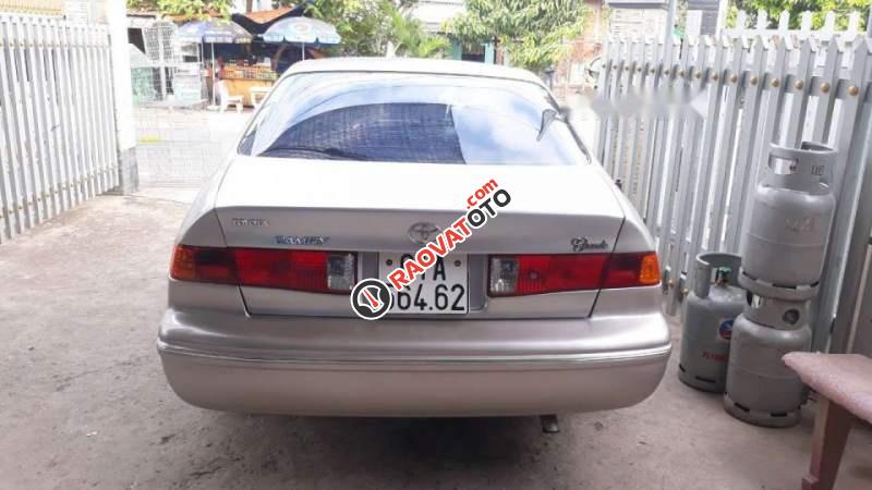 Bán Toyota Camry GLi năm 2001, màu vàng cát, 2 ghế điện-1