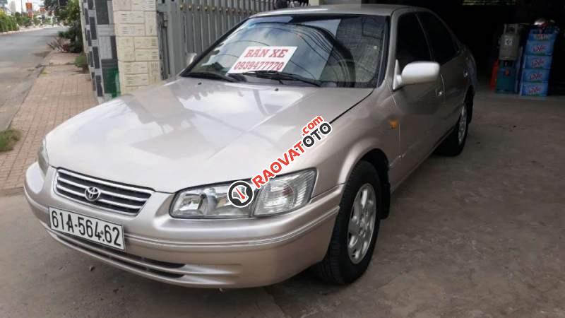 Bán Toyota Camry GLi năm 2001, màu vàng cát, 2 ghế điện-2