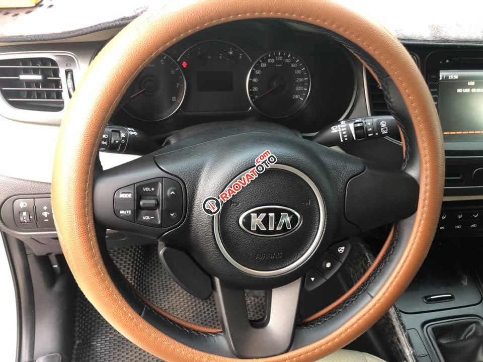 Bán xe Kia Rondo 2017 số sàn rất mới, màu trắng-1