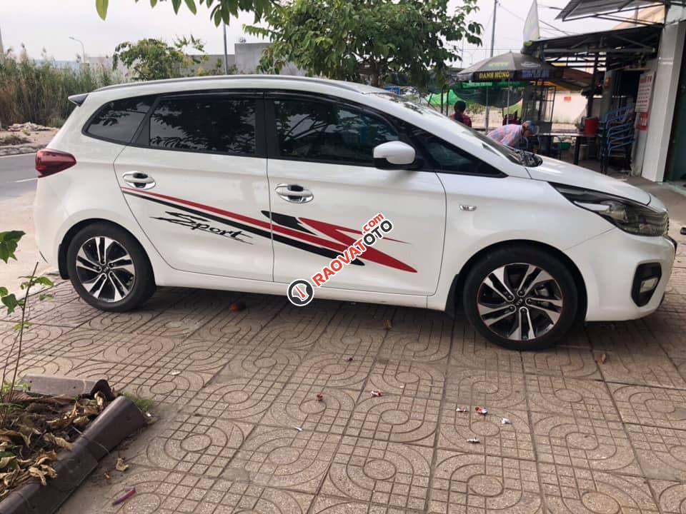 Bán xe Kia Rondo 2017 số sàn rất mới, màu trắng-3