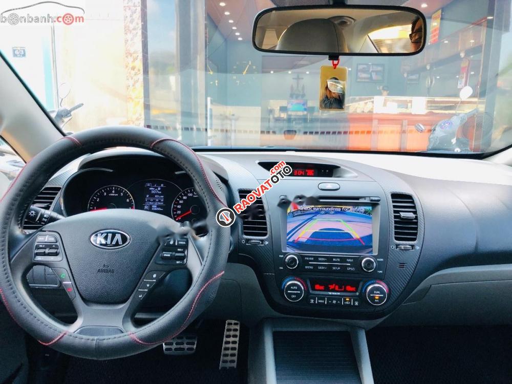 Bán Kia K3 2.0 đời 2016, màu đen xe gia đình-1