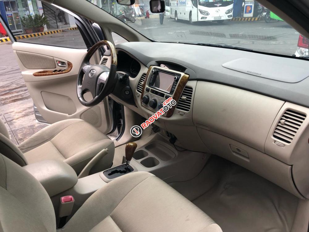 Bán Toyota Innova G đời 2014, xe gia đình đi, biển số đuôi lộc phát, màu bạc, giá 560tr-9