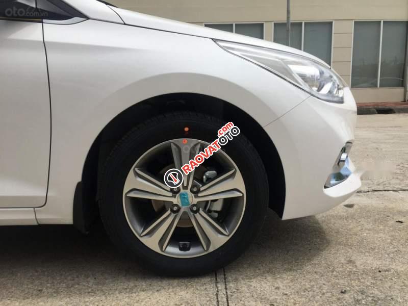 Bán xe Hyundai Accent sản xuất năm 2019, màu trắng-1