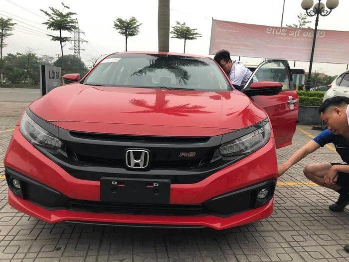 Honda Civic RS 2019 cập cảng Việt Nam với nhiều thay đổi đáng chú ý a2