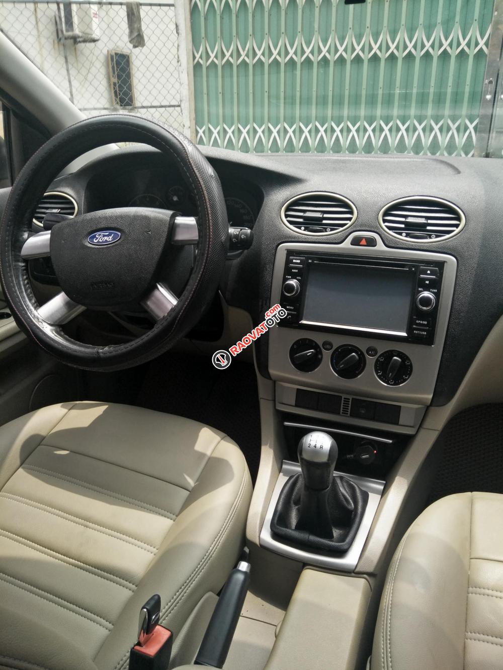 Cần bán xe Ford Focus 1.8MT sx 2009, màu đen, chính chủ làm công chức chạy ít, xe còn mới 95%, giá 265 triệu-12