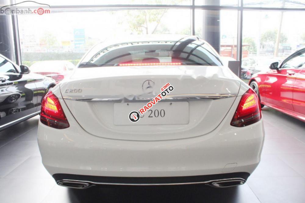 Bán xe Mercedes C200 đời 2019, màu trắng-4