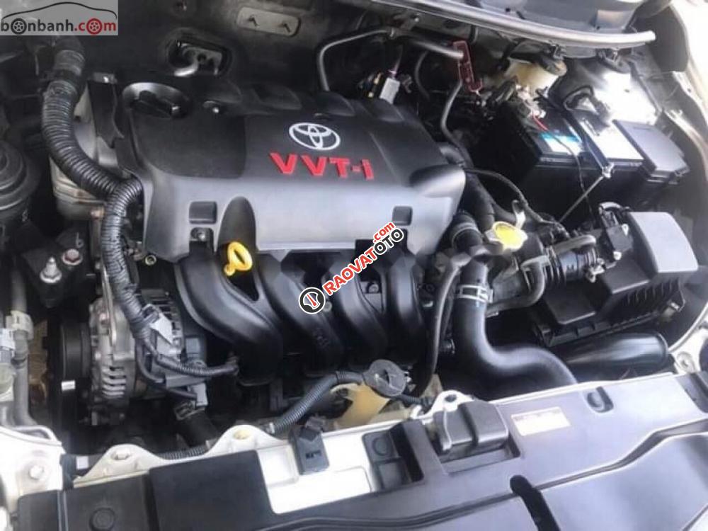 Cần bán Toyota Vios năm 2014, màu bạc giá cạnh tranh-4