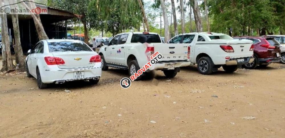 Bán Chevrolet Cruze LT 1.6L sản xuất 2016, màu trắng, số sàn, 435tr-0