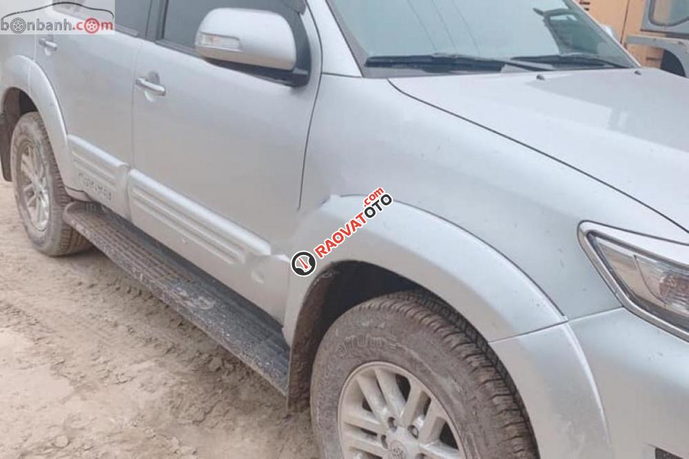 Bán Toyota Fortuner 2.7V 4x4 AT sản xuất 2013, màu bạc, chính chủ -1