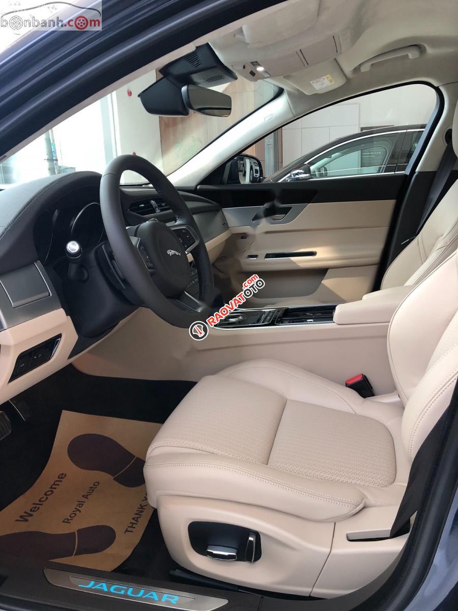 Cần bán xe Jaguar XF 2019, xe nhập, màu xanh đen-3
