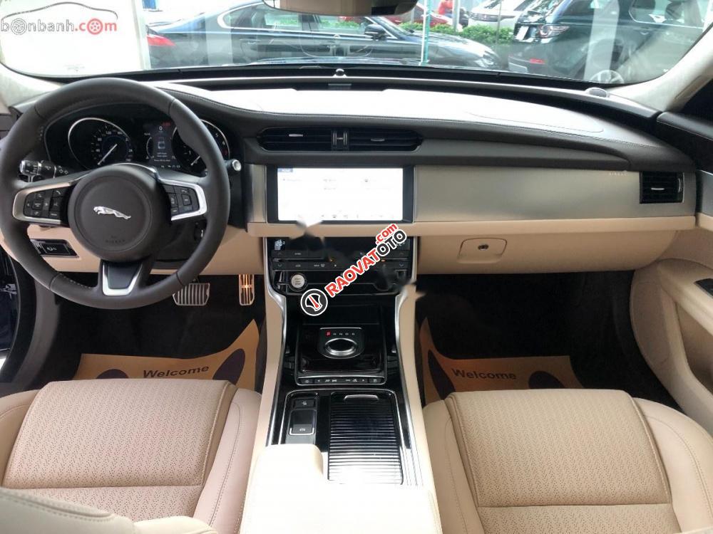 Cần bán xe Jaguar XF 2019, xe nhập, màu xanh đen-0