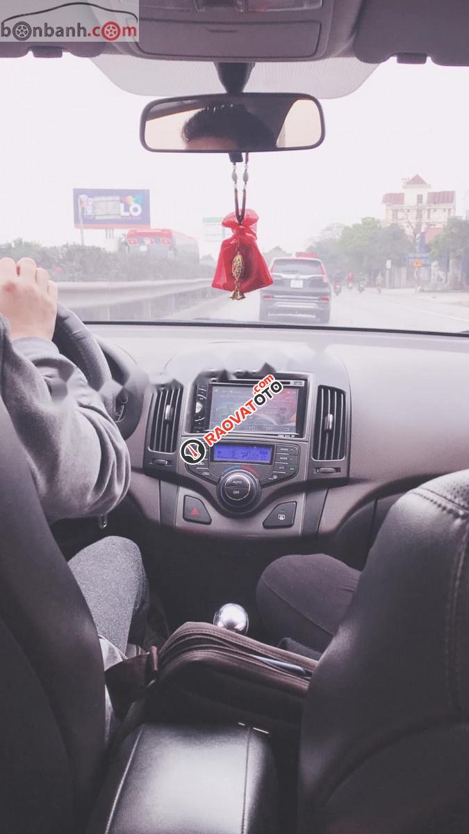 Bán xe Hyundai i30 CW năm 2011, màu trắng, nhập khẩu  -0