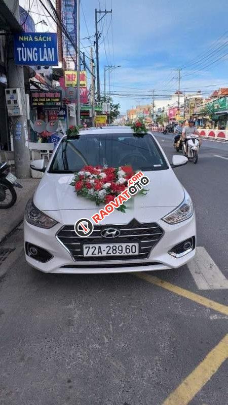 Cần bán Hyundai Accent 2018, màu trắng, nhập khẩu nguyên chiếc chính chủ-1