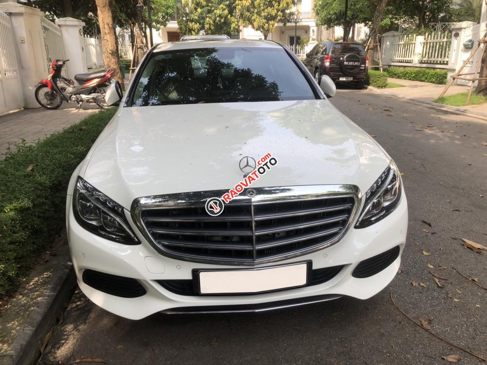 Chính chủ bán Mercedes C250 Exclusive đời 2018, màu trắng/kem, giá tốt-0