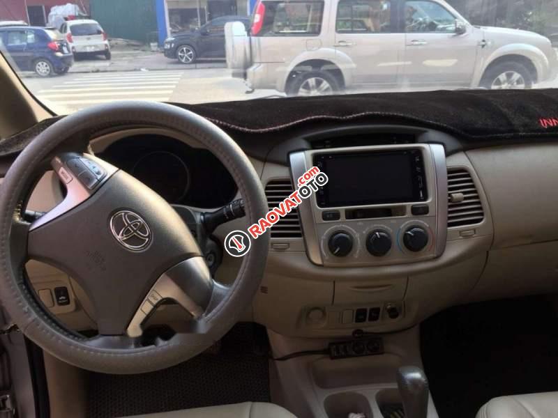 Bán lại xe Toyota Innova sản xuất năm 2014, màu bạc số tự động-5
