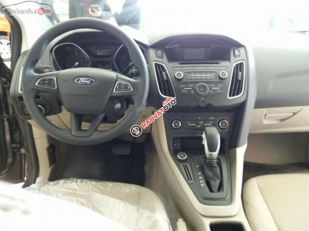 Bán xe Ford Focus 2019, màu xám, nội thất màu kem-3