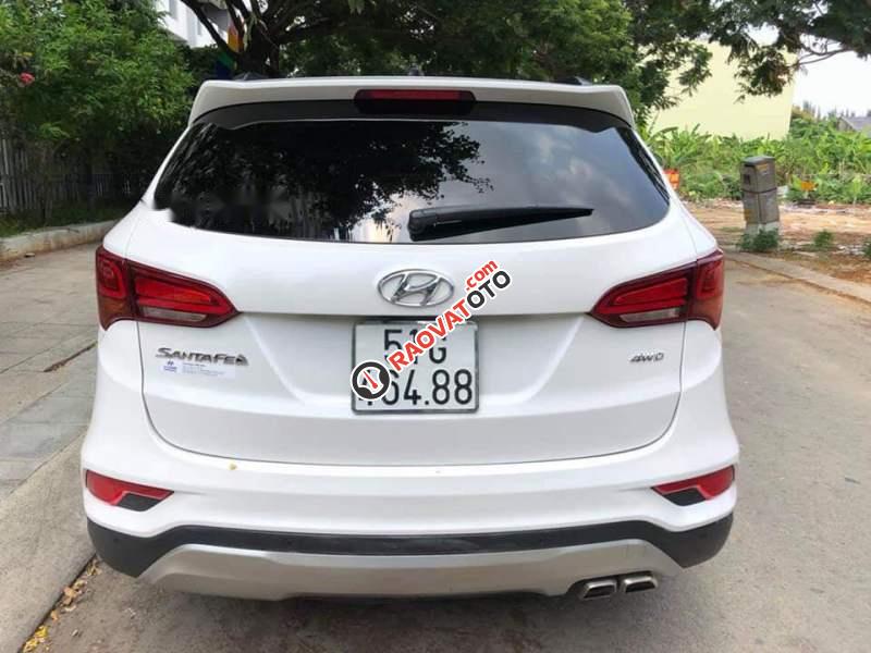 Cần bán gấp Hyundai Santa Fe 2.2AT đời 2017, màu trắng-3