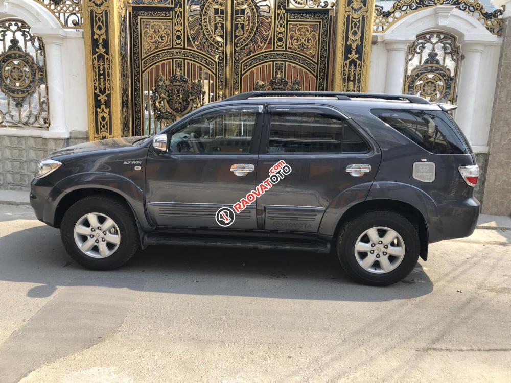 Bán Fortuner V 2011 xám lông chuột, xe gia đình giữ mới-14