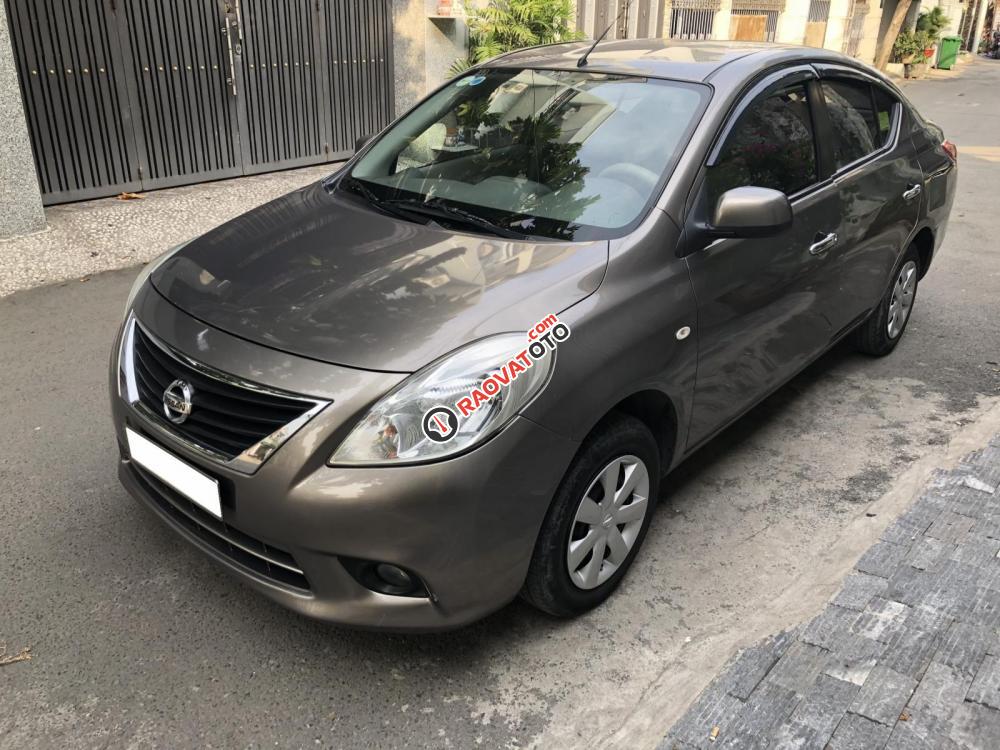 Cần bán xe Nissan Sunny 2017, số sàn, màu xám nội thất kem-9