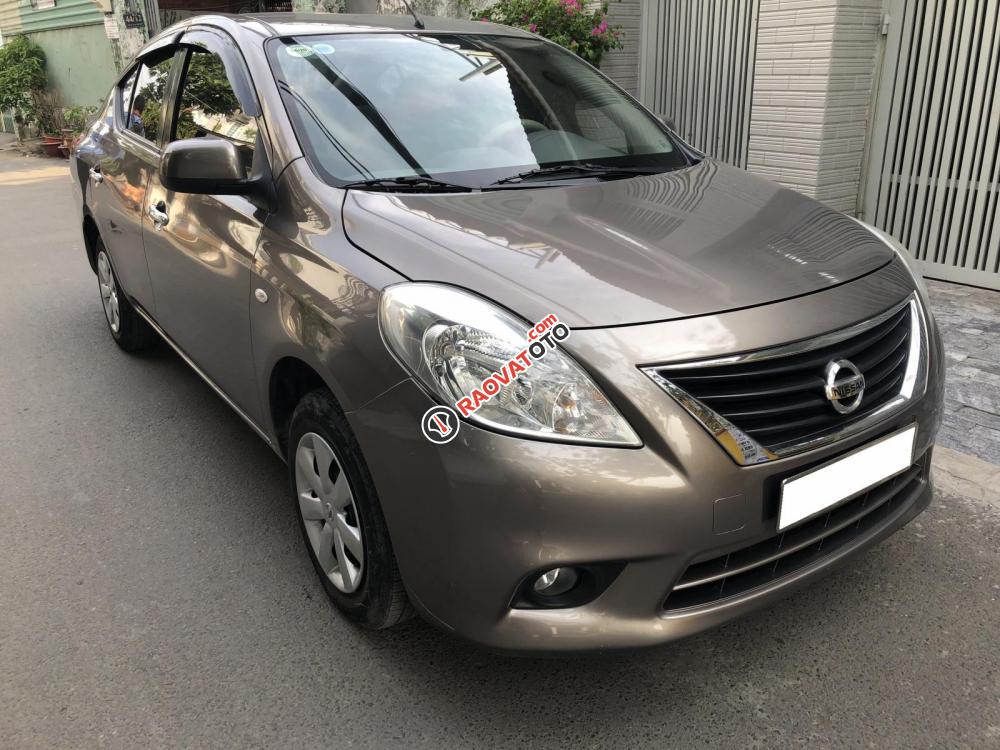 Cần bán xe Nissan Sunny 2017, số sàn, màu xám nội thất kem-8