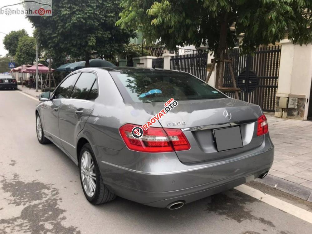 Bán Mercedes E300 đời 2009, màu xám, xe gia đình-5