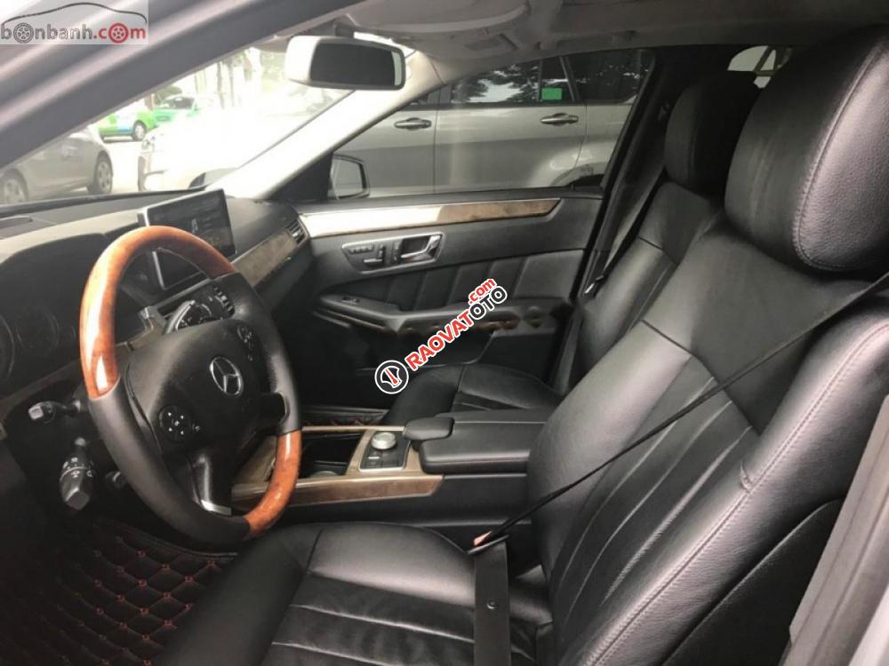 Bán Mercedes E300 đời 2009, màu xám, xe gia đình-1