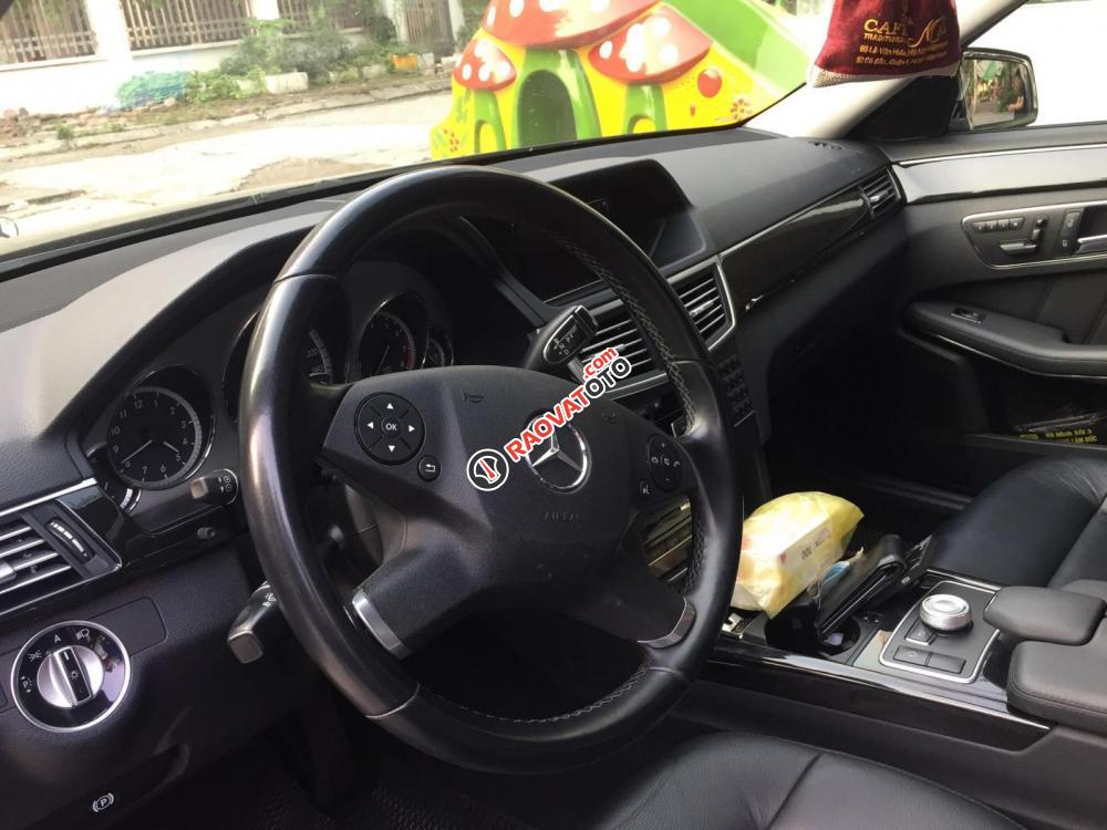 Bán xe Mercedes E250 model 2011 màu đen-1