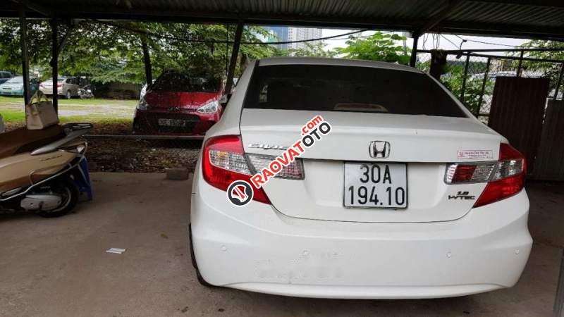 Bán 01 xe Honda Civic 1.8 màu trắng, Sedan, 5 chỗ, số tự động-1