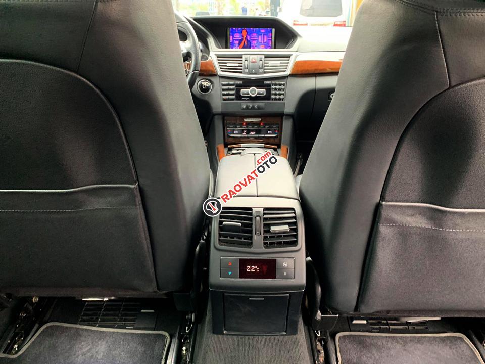Cần bán xe Mercedes-Benz E300 đời 2009, màu đen xe gia đình, 799tr-0