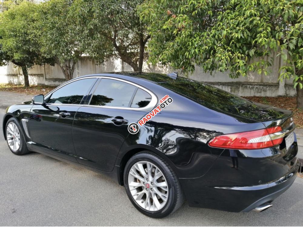 Bán Jaguar XF Premium Luxury 2.0 đời 2016, màu đen, xe nhập-0