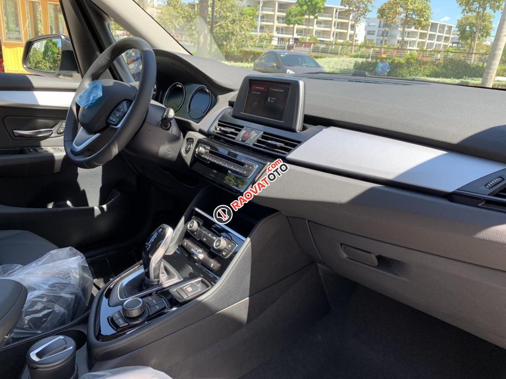 BMW 218i 2019 - Xe 7 chỗ nhập Đức, KM 50% trước bạ-7
