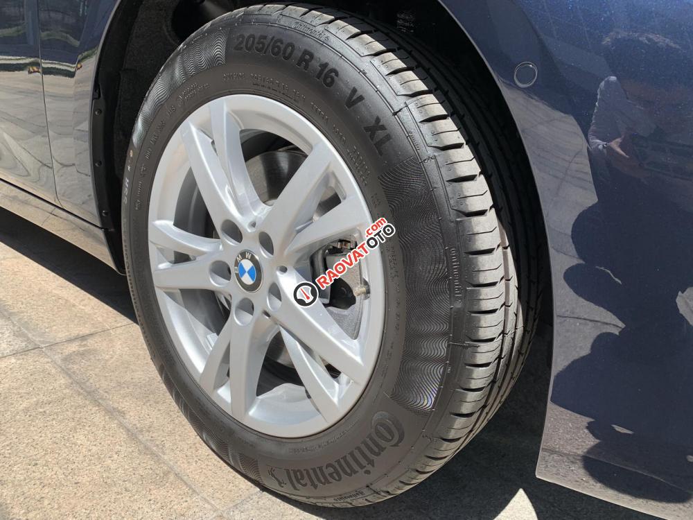 BMW 218i 2019 - Xe 7 chỗ nhập Đức, KM 50% trước bạ-16