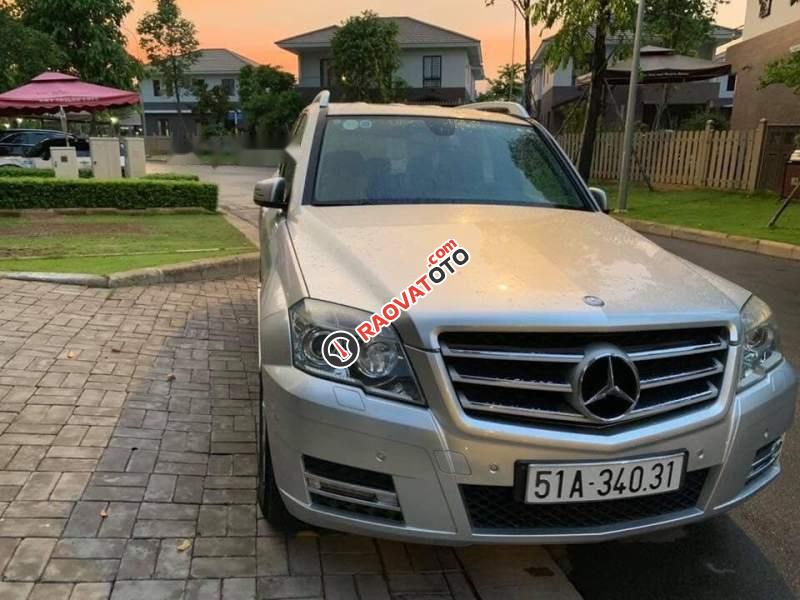 Cần bán xe Mercedes GLK 300 đời 2012, màu bạc như mới-1