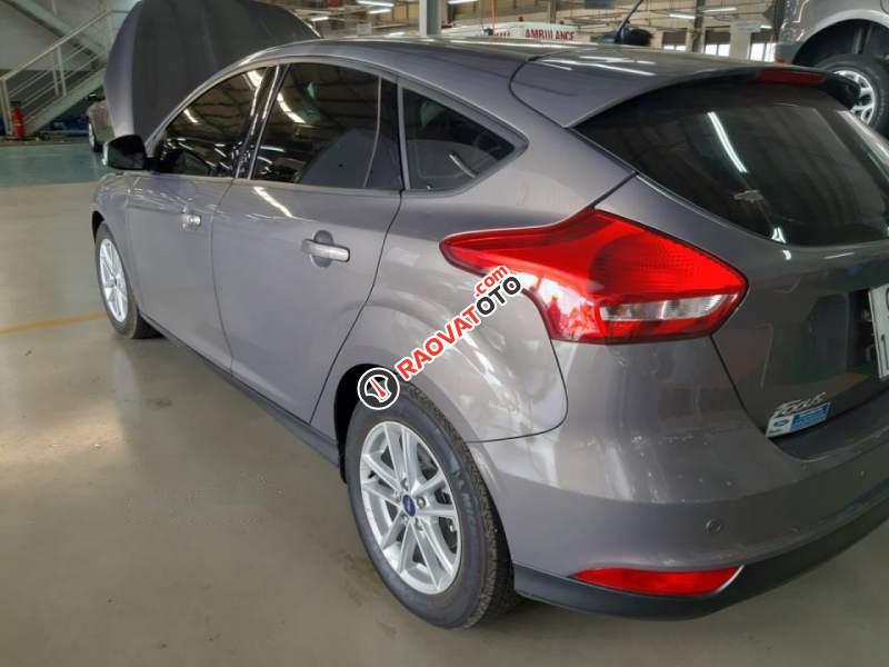 Bán Ford Focus Trend đời 2017, màu xám, xe gia đình -3